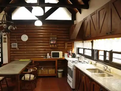 CASA EN VENTA 12 e/ 495 y 496 VILLA CASTELLS