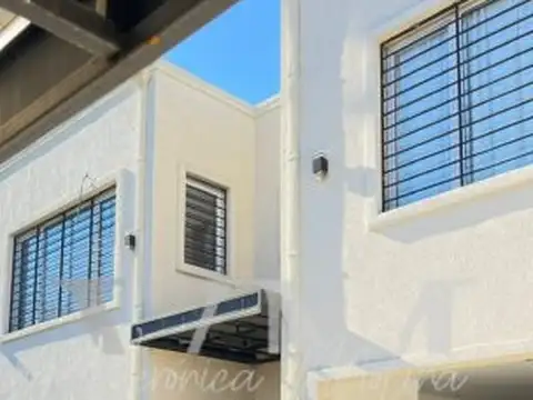 Casa de 5 ambientes ,Parque con pileta en Francisco Alvarez