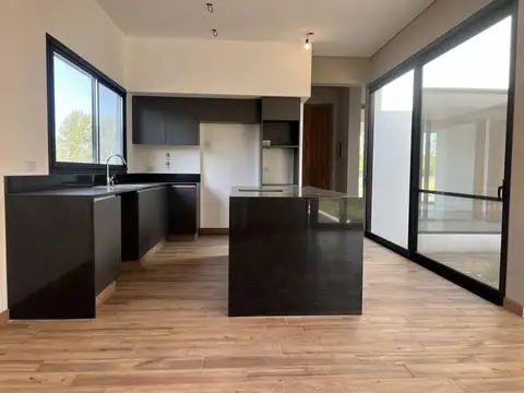 Casa 7 ambientes con 3 baños