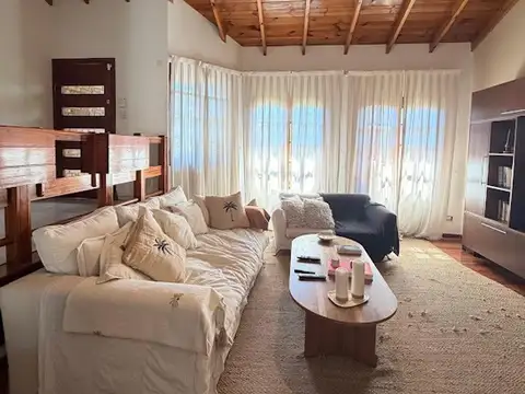 Casa 4 ambientes con 3 baños