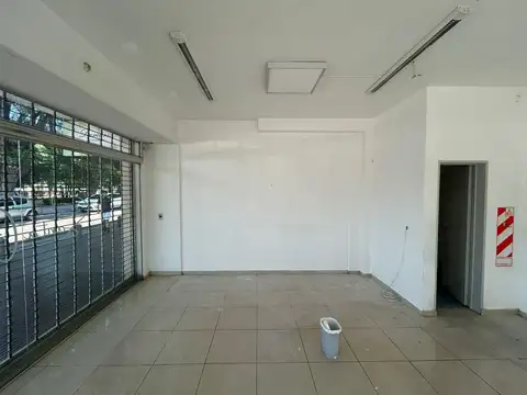 Local en Esc.-Centro