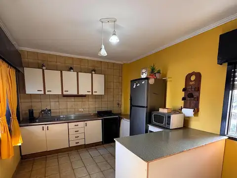 Casa 5 ambientes con 2 baños