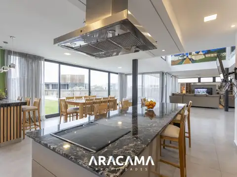 Casa 6 ambientes con 4 baños