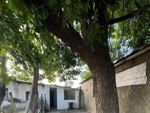 Alquilo casa 1 dormitorio con patio Pando