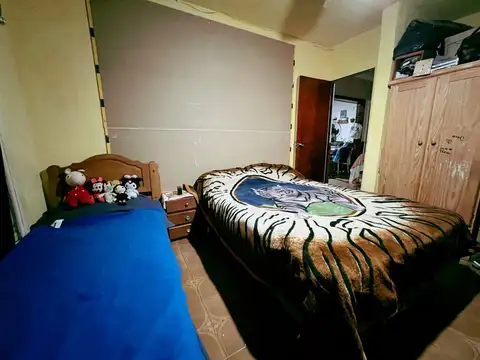 CASA EN VENTA DE 4 AMB.CON PATIO LOTE DE 243 M2.