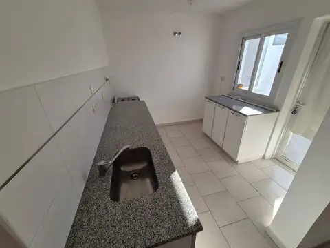 Departamento en Alquiler en General Roca, $ 750.000