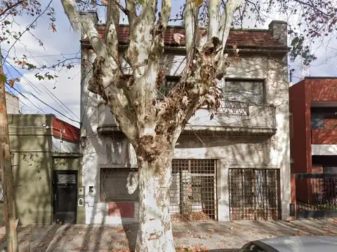 Casa en lote propio a demoler en venta en Mataderos