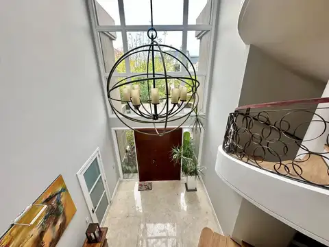 Casa 6 ambientes con 7 baños