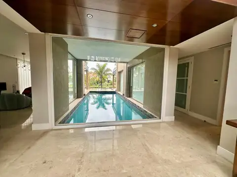 Casa en Venta con 4 cocheras