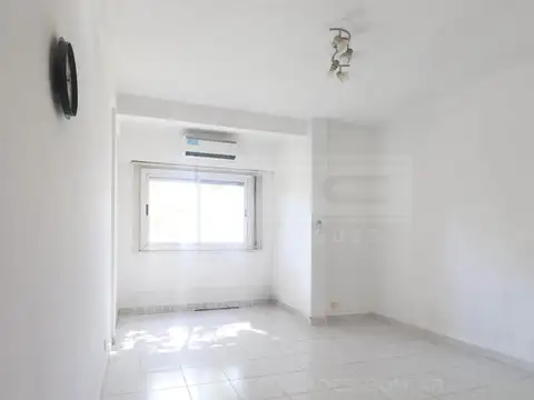 Ricardo Gutierrez al 1500 entre Av. Maipu y Juan de Garay