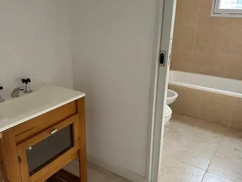 Casa en Alquiler con 1 cochera