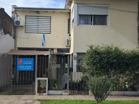 Casa en venta - 2 plantas - Villa Adelina