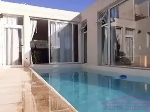 Casa 3 ambientes con 2 baños