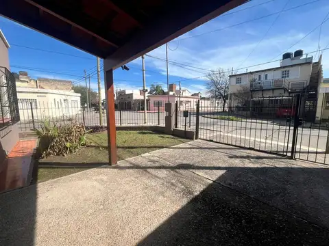 SE VENDE CASA ESQUINA EN ALTO ALBERDI