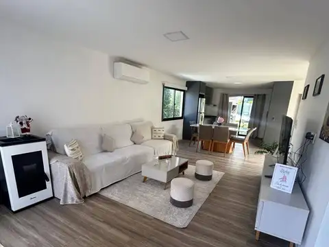 Casa en alquiler temporario c/ cochera en Burnett