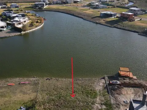 Excelente lote a la laguna en área 10 de San Sebastián