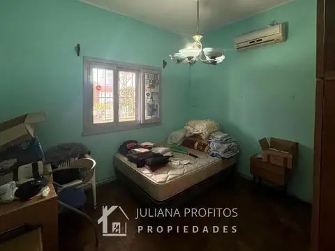 Casa de 5 Ambientes con Parque Fondo en Bernal Oeste