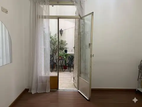 VENTA DPTO DOS AMBIENTES CON PATIO EN RECOLETA