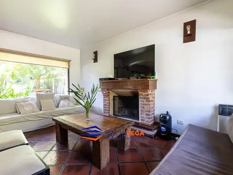Casa 4 ambientes con 2 baños
