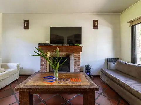Casa en Venta con 2 cocheras