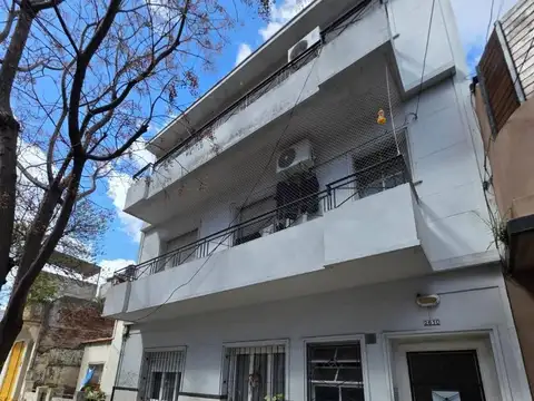 Departamento 2 ambientes 37m2 impecable estado por escalera