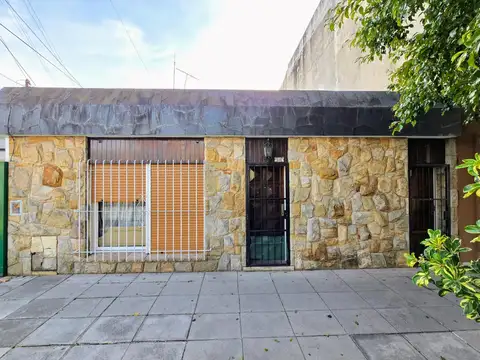 Casa 3 ambientes con patio en Venta en Villa Sarmiento