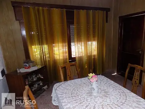 Casa 4 ambientes con 2 baños