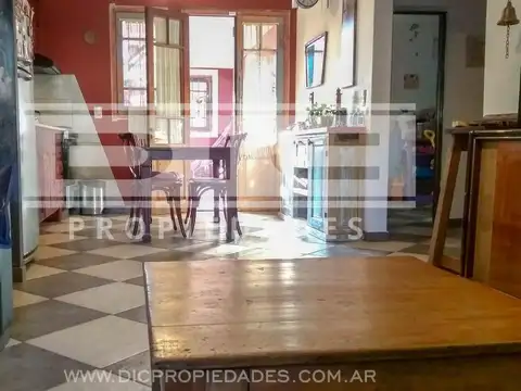 Casa 5 ambientes con 2 baños