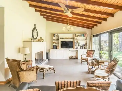 Casa 6 ambientes con 4 baños