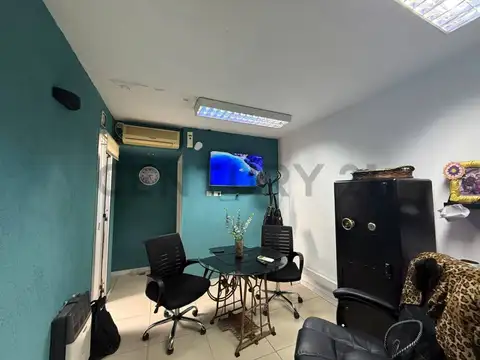 Andrés Rolón 200, Piso 0