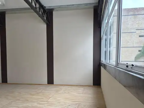 Local en Venta Via Púb.