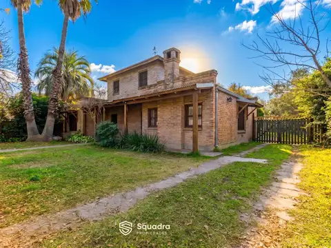 VENTA | PERMUTA - Casa 4 Dormitorios, jardin y cochera - Fisherton. APTO CRÉDITO.