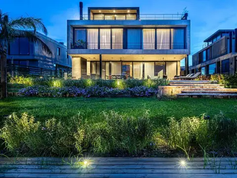 Casa en  barrio Náutico el Yacht de Nordelta, moderna con excelentes terminaciones.