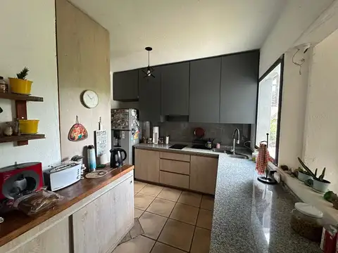 Casa 7 ambientes con 2 baños