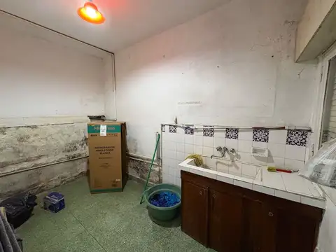 CASA EN VENTA 3 AMB C/GALPÓN Y LAVADERO J. MARMOL