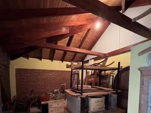 Casa 6 ambientes con 2 baños