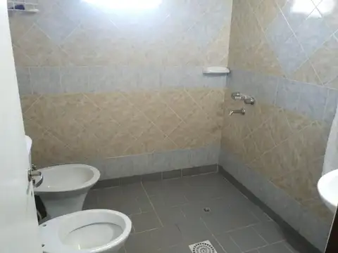 Casa 6 ambientes con 4 baños