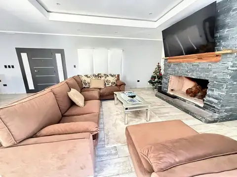 Casa 5 ambientes con 4 baños
