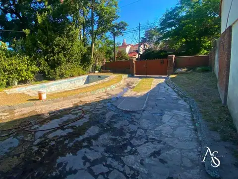 Casa en Venta con 3 cocheras