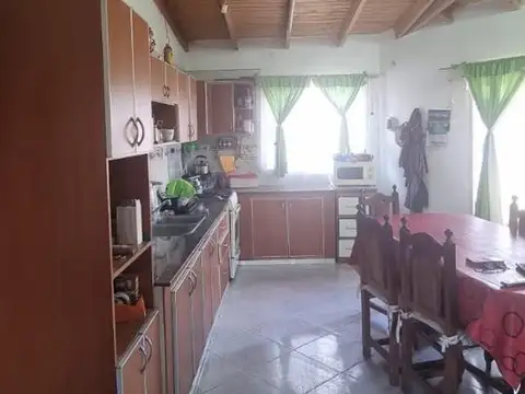 Casa 5 ambientes con 2 baños
