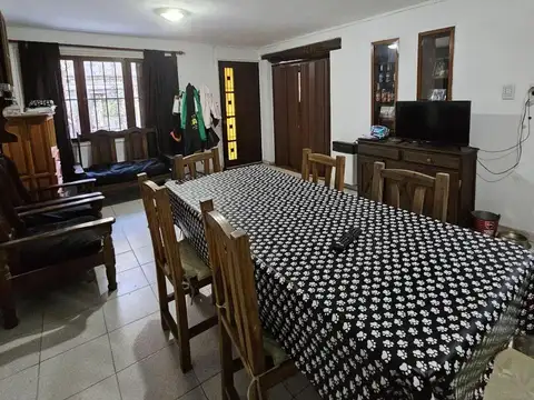 Alquiler | Casa en Pasillo de 2 Dormitorios con Terraza, Parrillero y Lavadero – Zona Parque Indepen