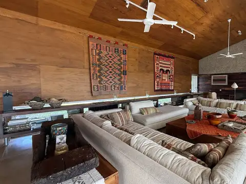 11,5 ha – Casa de Campo con Dos Viviendas y Pileta en El Chajá