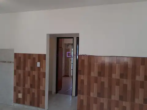 Departamento de 3 ambientes en primer piso al frente con balcón