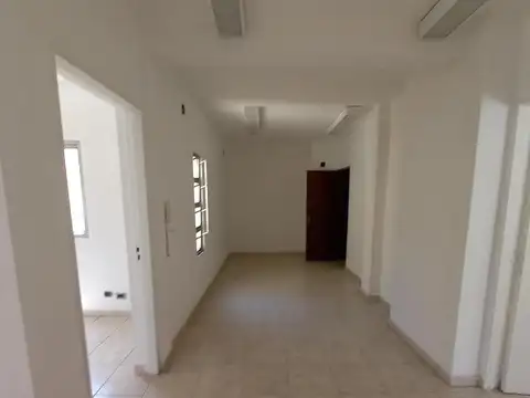 Excelentes oficinas a estrenar. Muy luminosas.