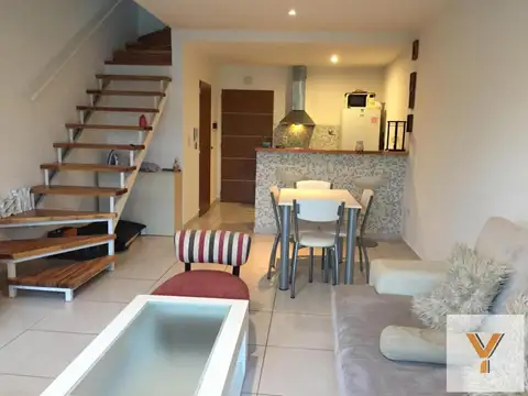 Dúplex venta 1 dormitorio - 2 baños -cochera cubierta -75mts2 totales- Altos de Hudson II