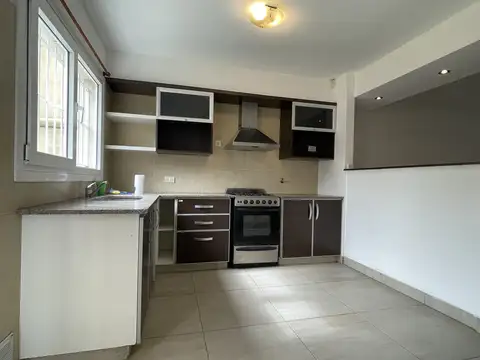 Depto Tipo Casa 4 ambientes con 2 baños