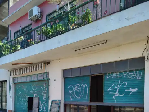 VENTA Local PASO DEL REY  A METROS DE LA ESTACION.