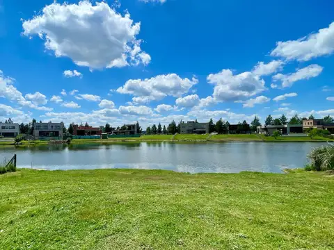 Terreno Lote en venta a la laguna en Naudir Aguas Privadas