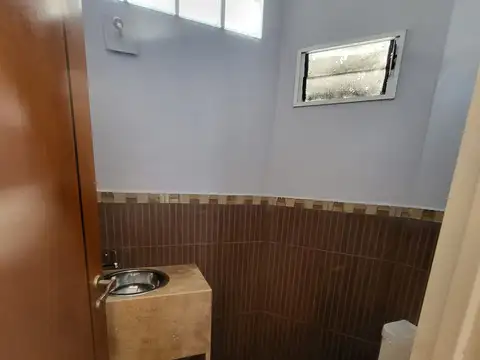 Casa en Alquiler con 2 cocheras