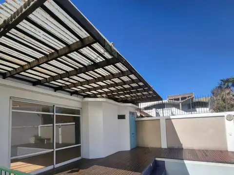 Casa 7 ambientes con 4 baños